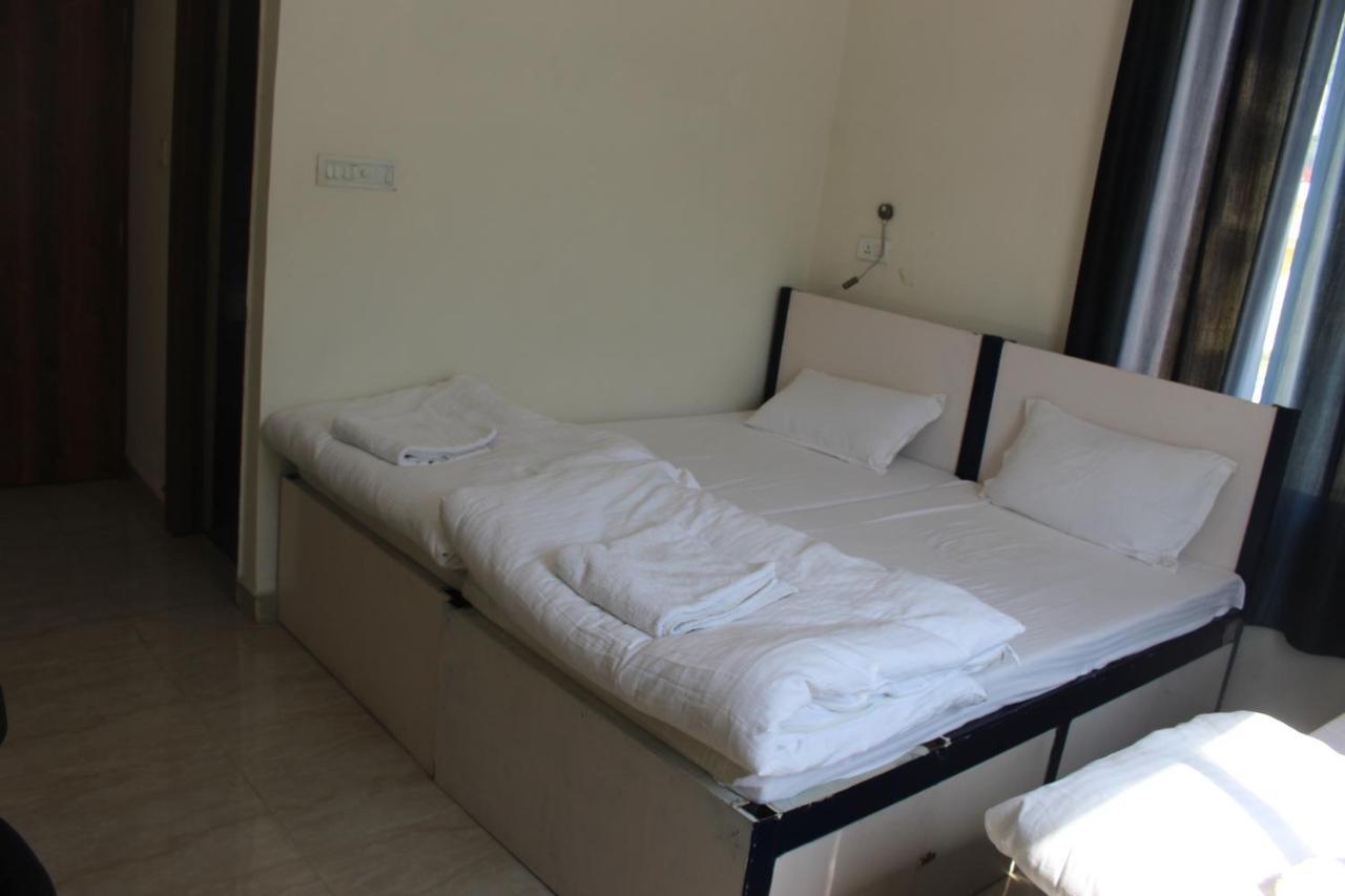 Back Stayz Hostel リシケーシュ エクステリア 写真